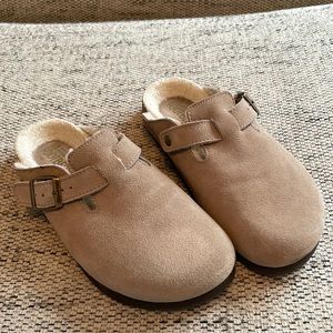 White Mountain Bari Leather Footbed Clog